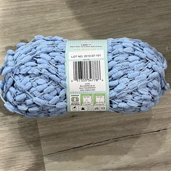 NWT Set of 3 Skeins Bernat Baby Pom Pom Yarn (Billowing Blue) Super Bulky #6 - Picture 9 of 10
